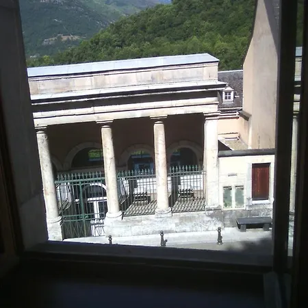 Avec Vue Sur Montagne A Luz-saint-sauveur, 32m² + Terrasse Daire *