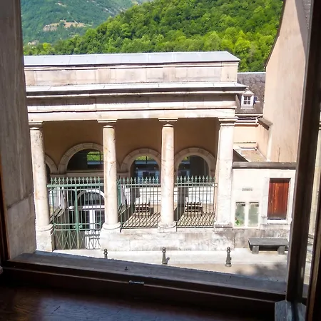 Avec Vue Sur Montagne A Luz-saint-sauveur, 32m² + Terrasse Apartment *