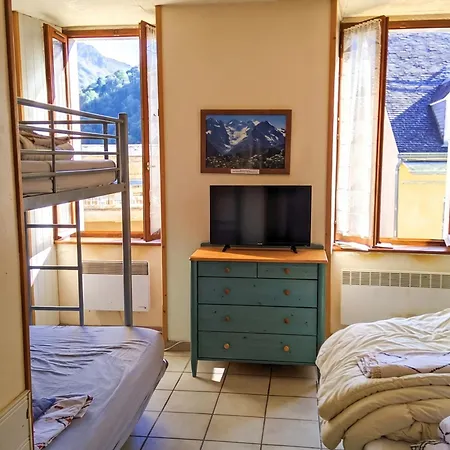 Avec Vue Sur Montagne A Luz-saint-sauveur, 32m² + Terrasse Apartment *